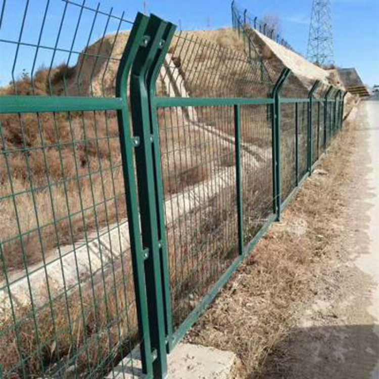 江蘇重點工程組裝式鐵路防護(hù)柵欄施工完畢圖片3
