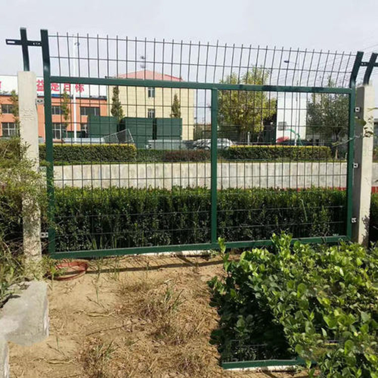 上海鐵路護欄網現場安裝情景圖片4