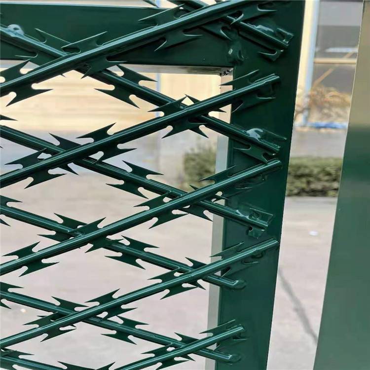 焊接刀片護欄網圖片4