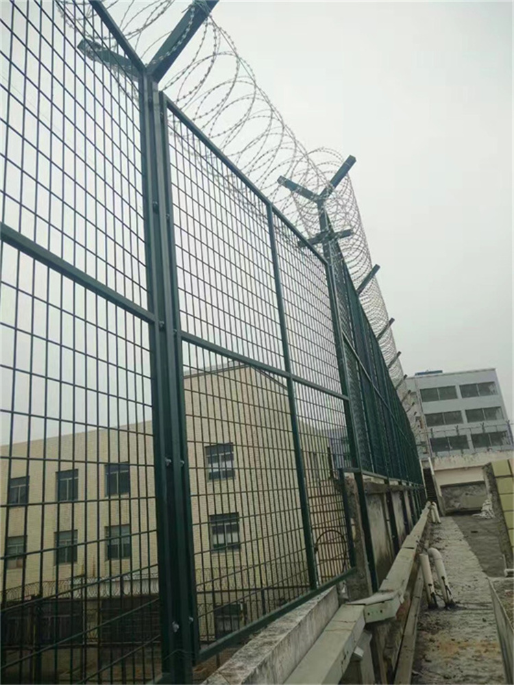 監獄防攀爬鋼網墻四防一體化圖片4